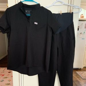 Maternity XS figs in black